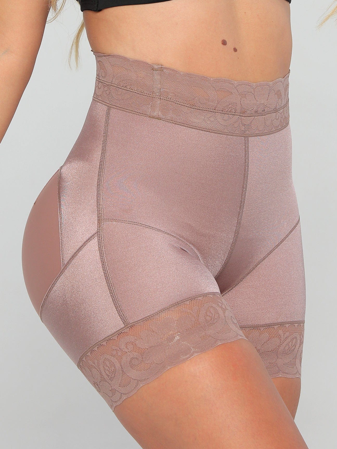 Luxury Round Lift Shorts - Model CB455