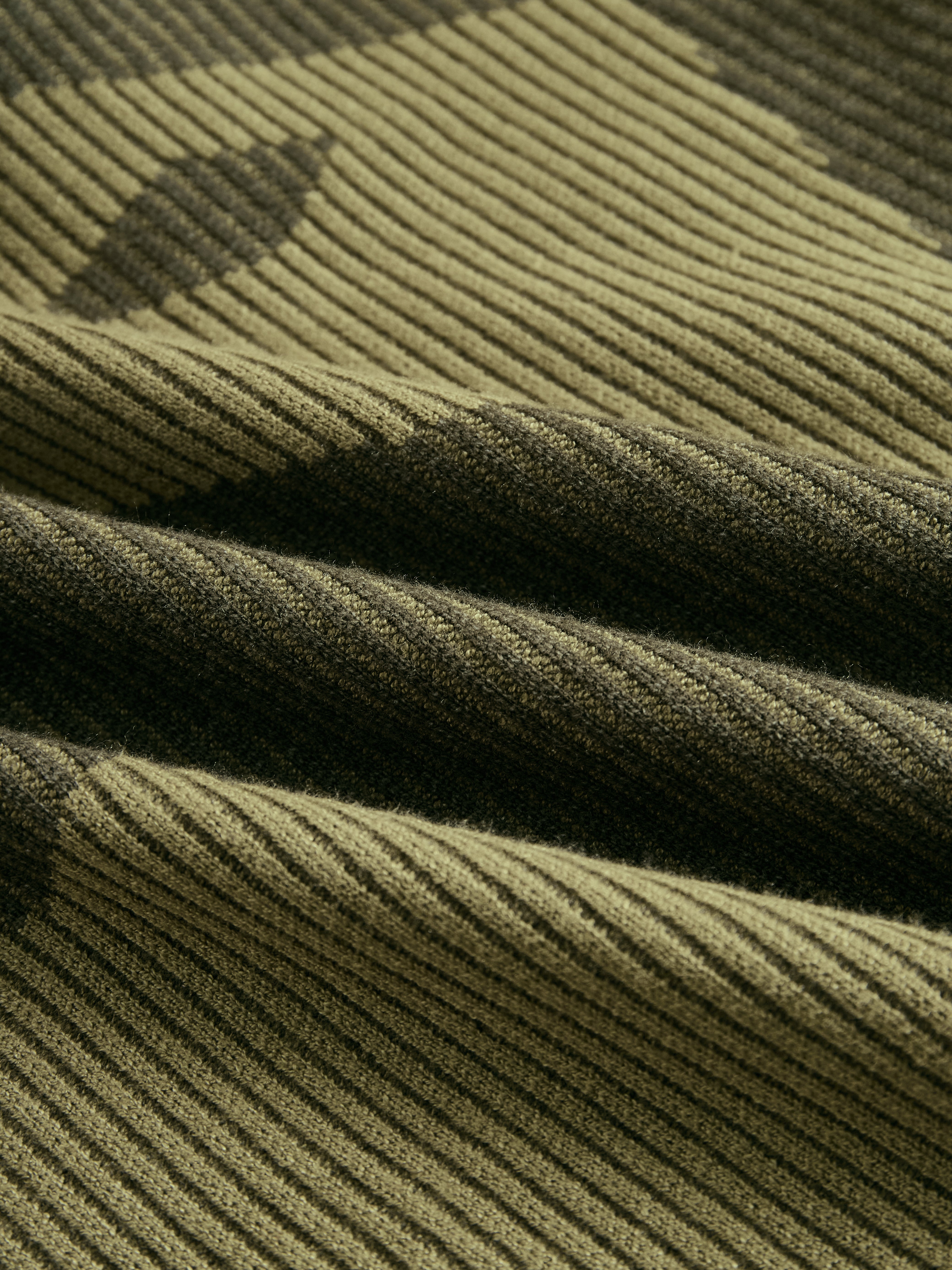 Yohers Olive Camo Knit Sukienka Bodycon z Dekoltem w Serek i Frędzlami