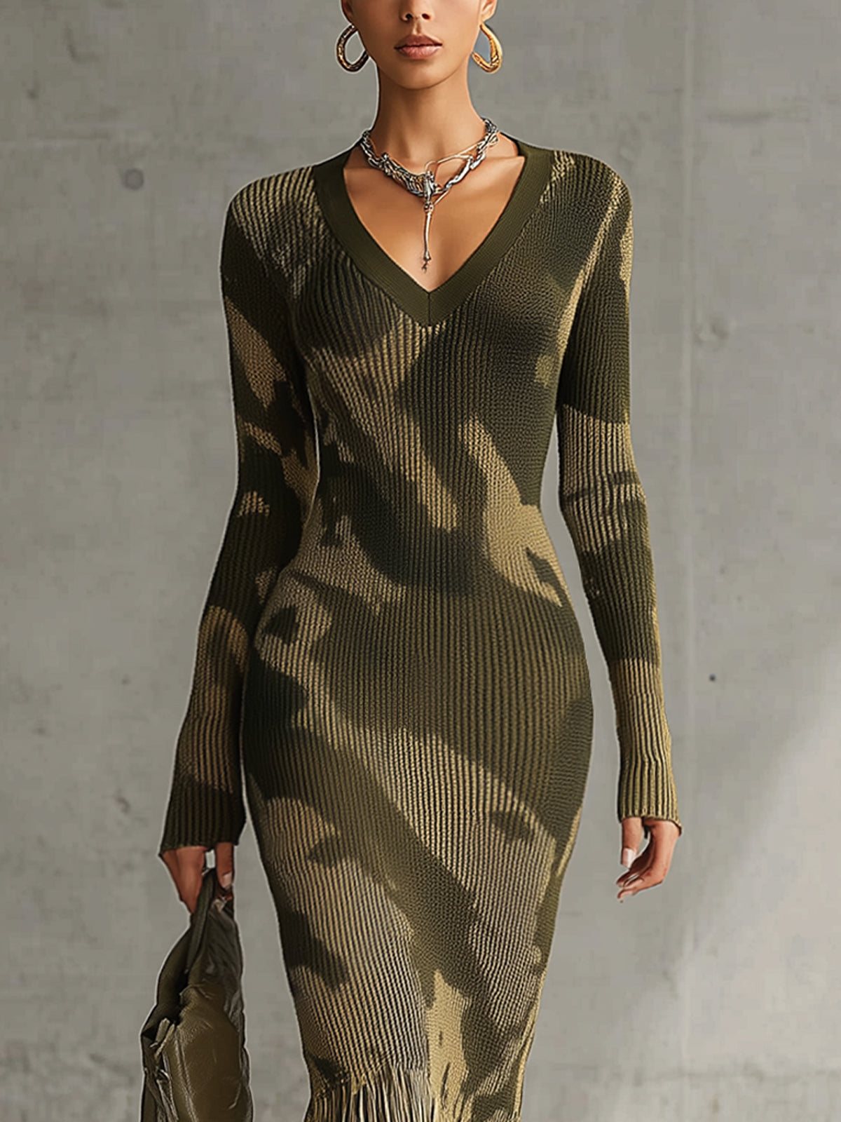 Yohers Olive Camo Knit Sukienka Bodycon z Dekoltem w Serek i Frędzlami