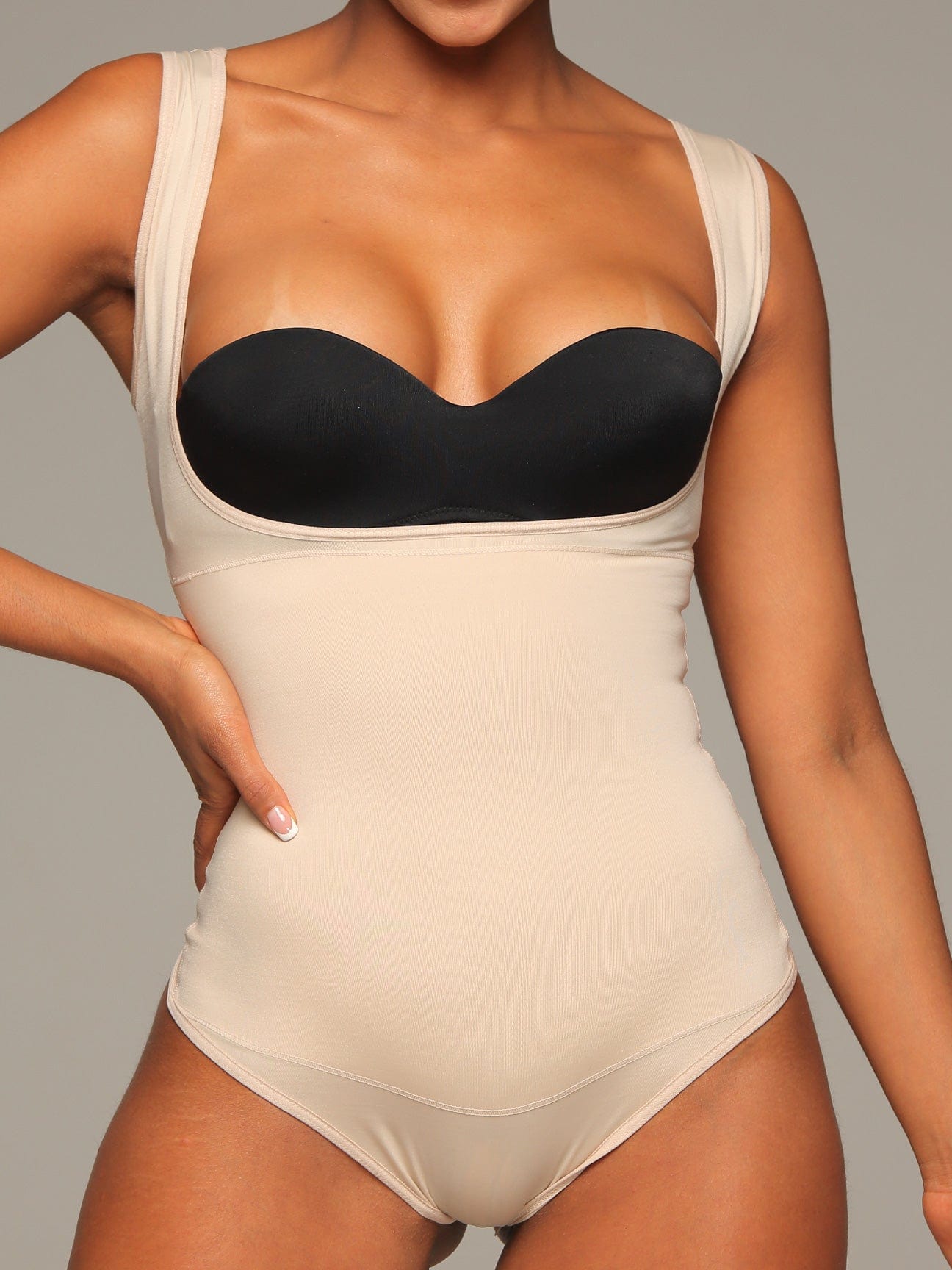 Modelujący Bodysuit z Stringami Kamizelka 6056