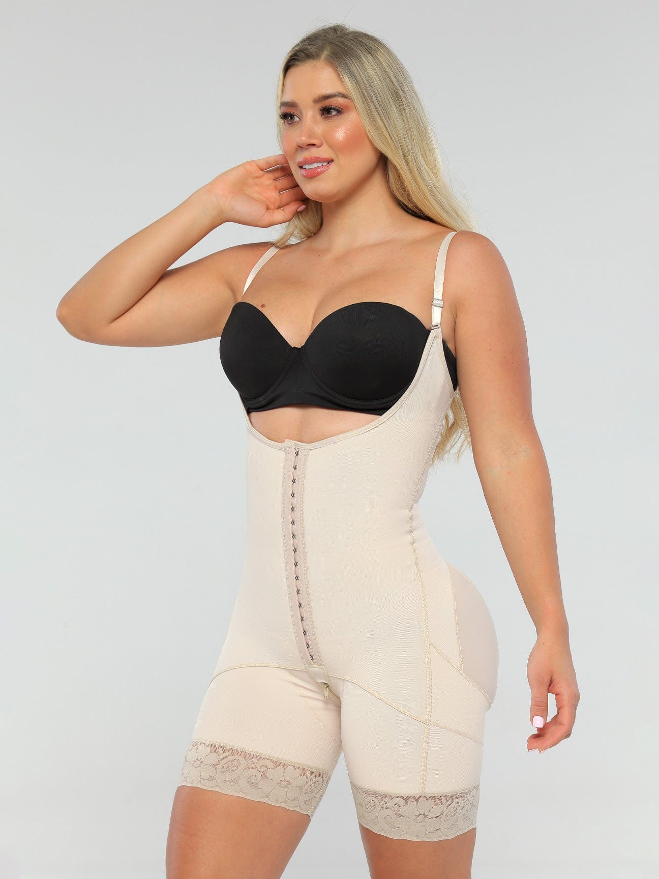 Ultra-Sculpt Faja z Zapięciem i Okrągłym Podniesieniem CB452