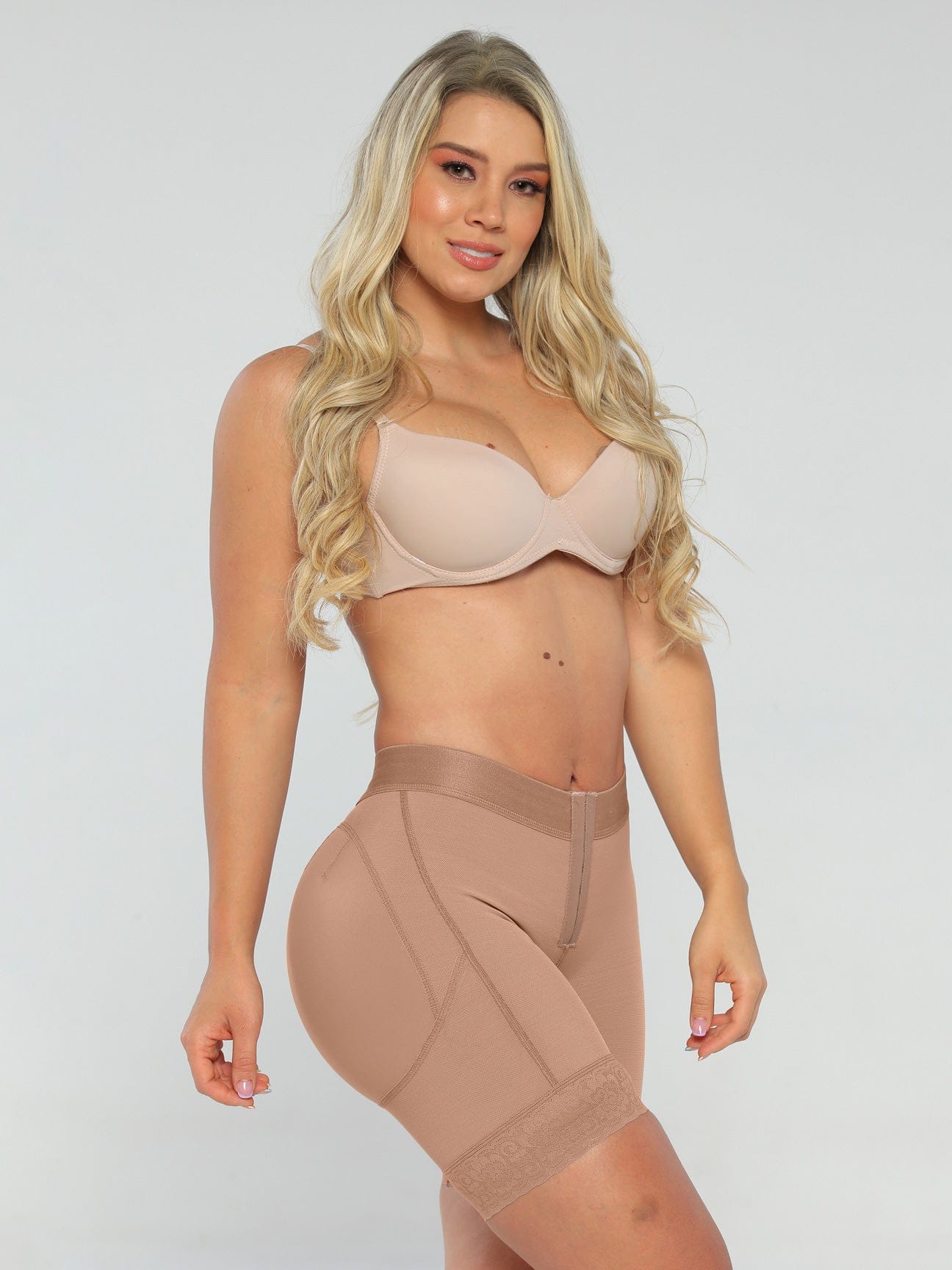 Sculpting Round Lift Shorts with Hooks NS005