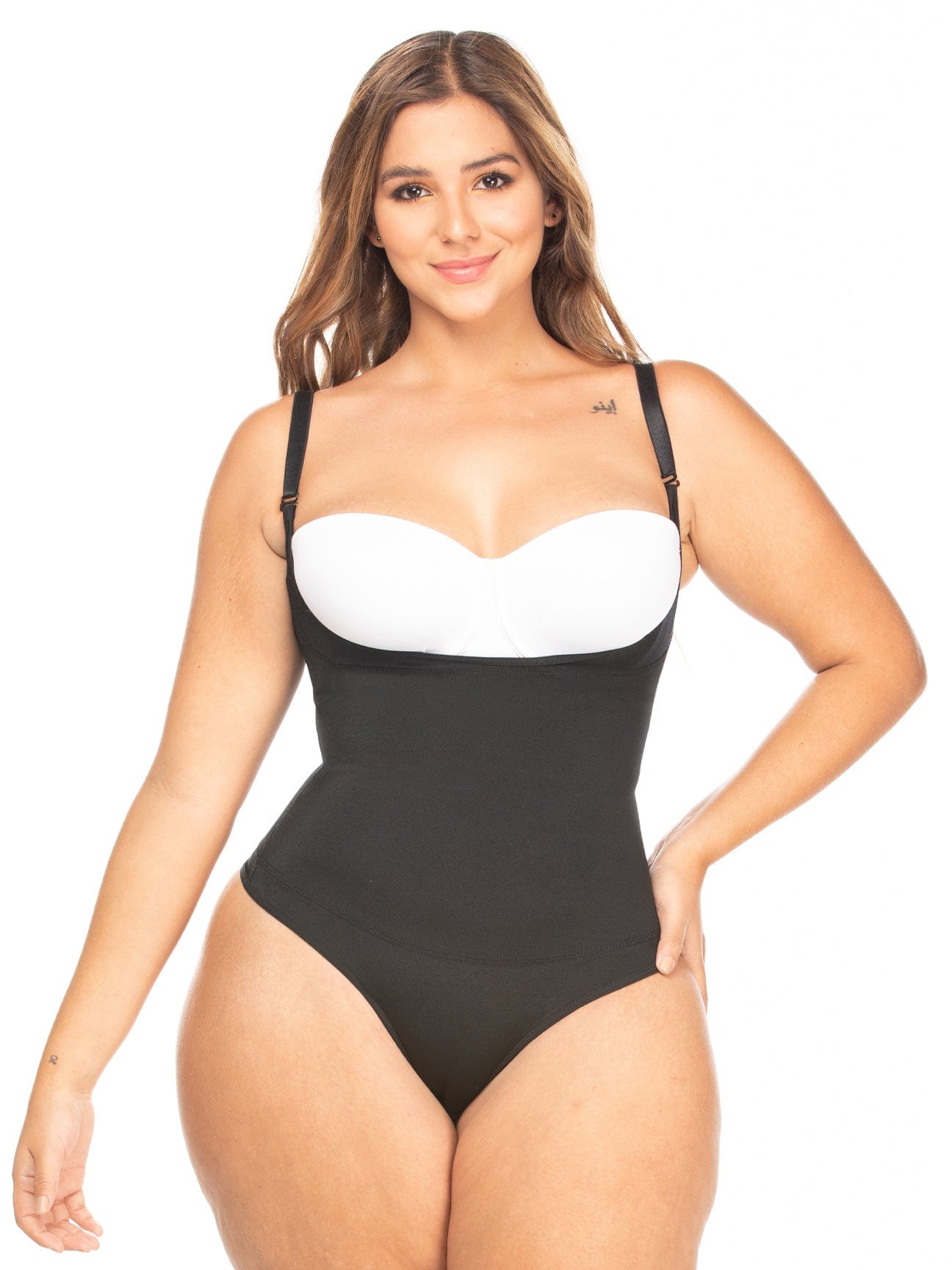 "Niewidoczny Kształtujący Body NS012 z Stringami" could be rewritten as "Niewidoczny Modelujący Body NS012 z Stringami".