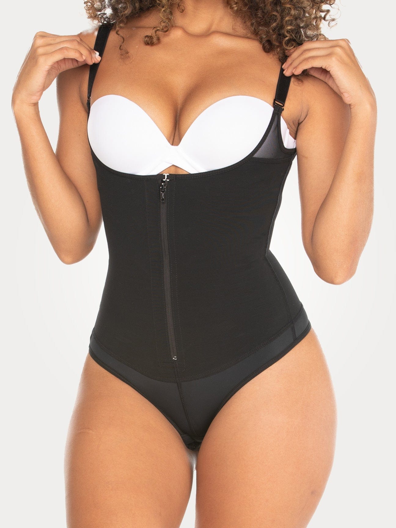 Modelujące body z thongiem NS018